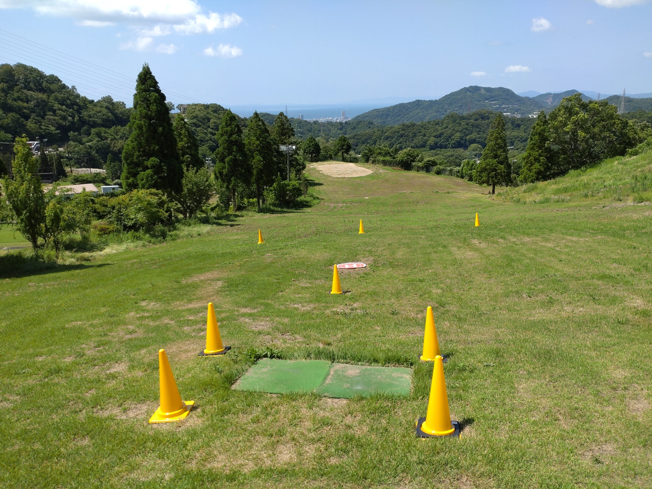 元ゴルフ場の広大なフィールド